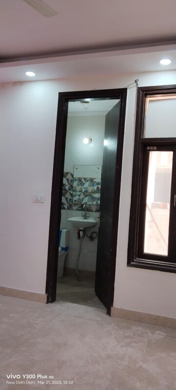 Building Lobby in 2 BHK Builder Floor at Govindpuri – for Sale