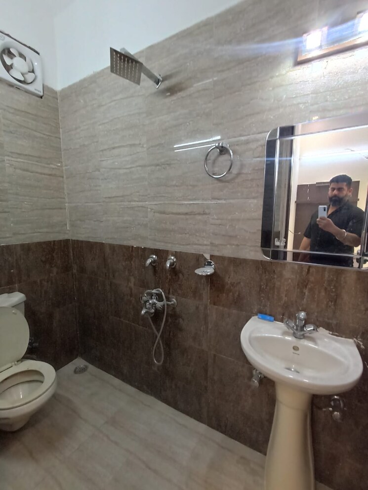 Bathroom, govindpuri 2 Bedroom 700 Sq.Ft. Builder Floor In Govindpuri Delhi 8377388