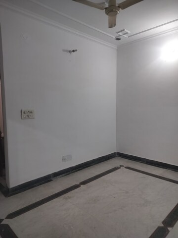 Room in 2 BHK Builder Floor at Sector 46 – for Rent
