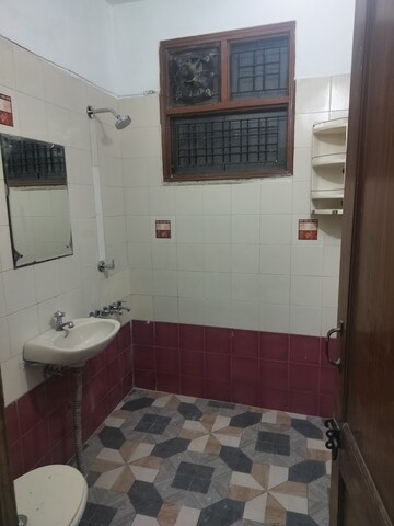 Bathroom in 2 BHK Builder Floor at Sector 46 – for Rent