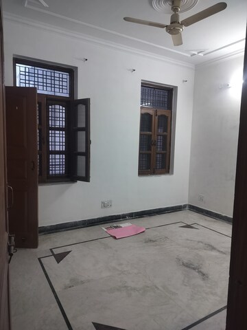 Room in 2 BHK Builder Floor at Sector 46 – for Rent