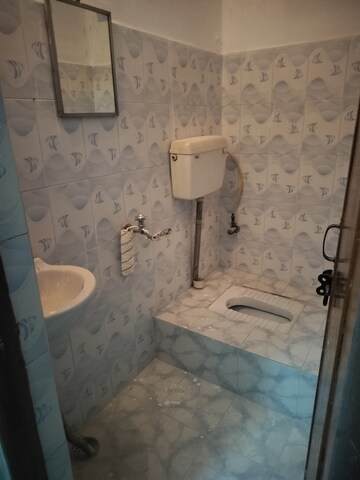 Bathroom in 2 BHK Builder Floor at Sector 46 – for Rent