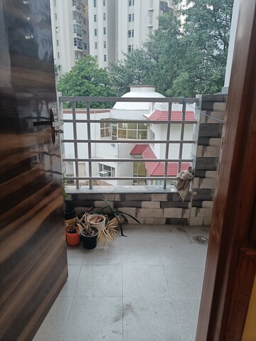 Balcony in 1 BHK Builder Floor at Ansal Sushant Lok I, Sector 43 – for Rent