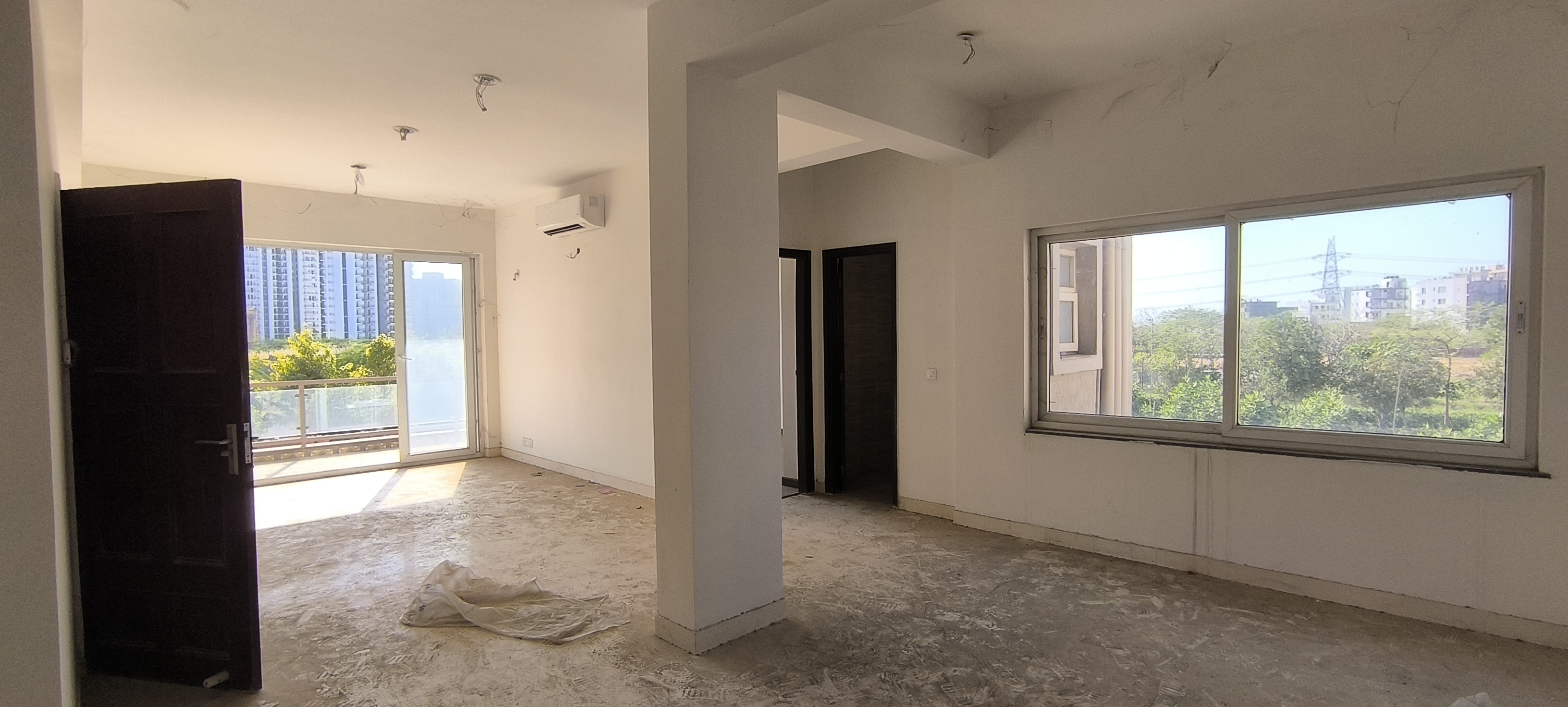 3 BHK + Servant Room,Extra Room Builder Floor For Sale in BPTP Amstoria