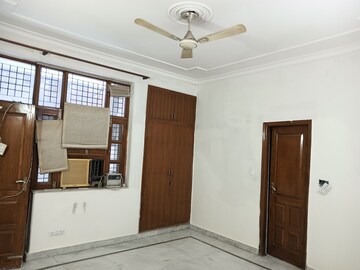 Room in 3.5 BHK Builder Floor at Ardee City, Sector 52 – for Rent