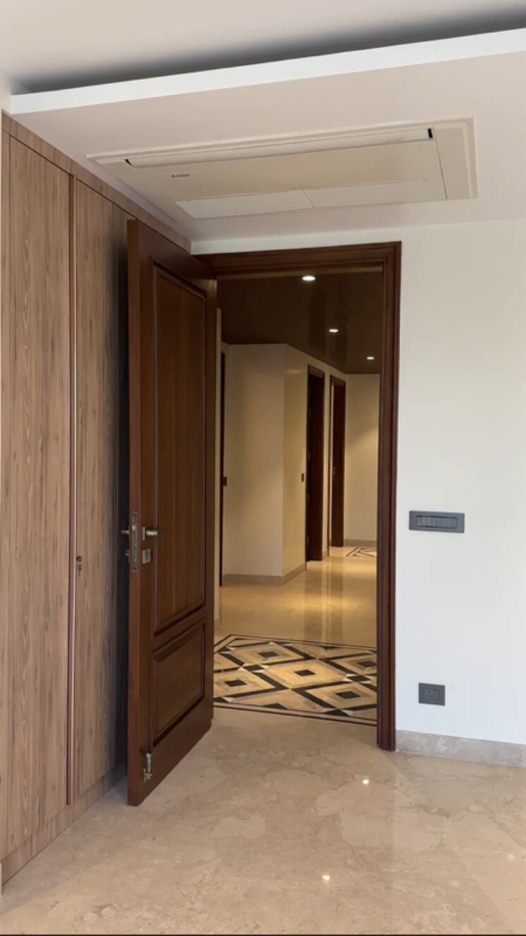 Room, malcha marg 3 Bedroom 375 Sq.Yd. Builder Floor In Malcha Marg Delhi 8377487