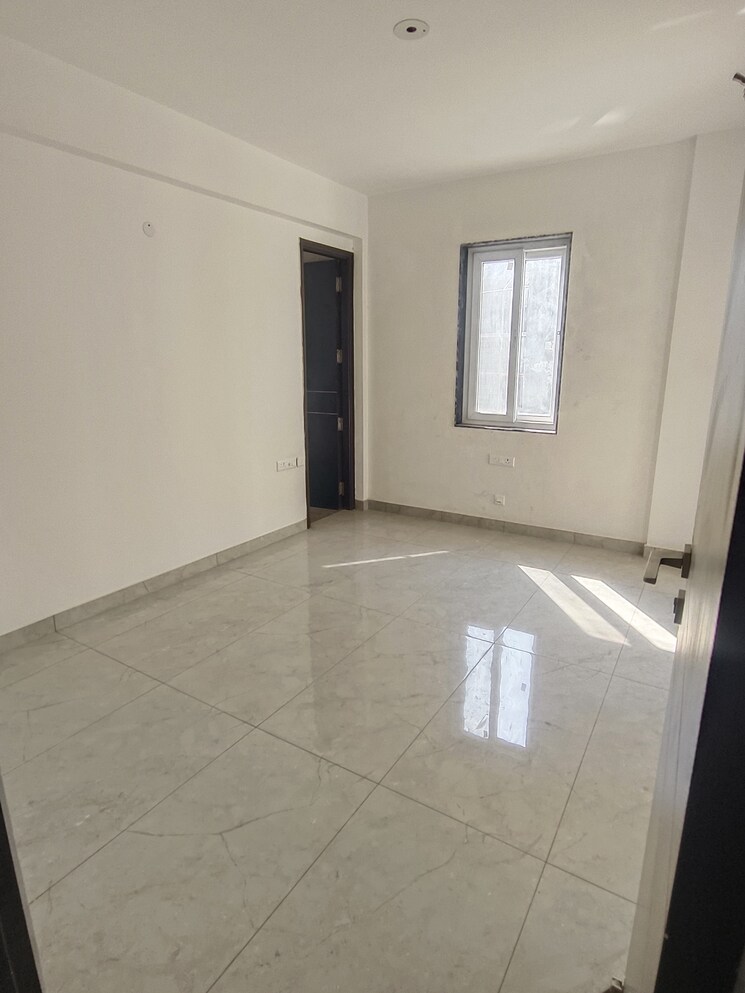 Room, sector 52 5 Bedroom 3400 Sq.Ft. Apartment In Sector 52 Gurgaon 8377572