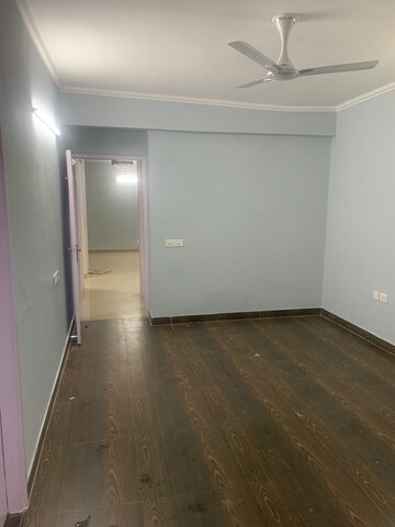 Room in 3 BHK Apartment at Amrapali Leisure Park, Amrapali Leisure Valley – for Rent