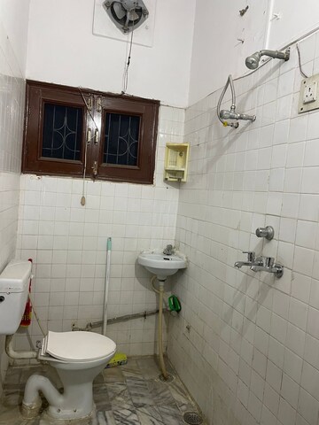 Bathroom in 1.5 BHK Apartment at Sector 17 – for Rent