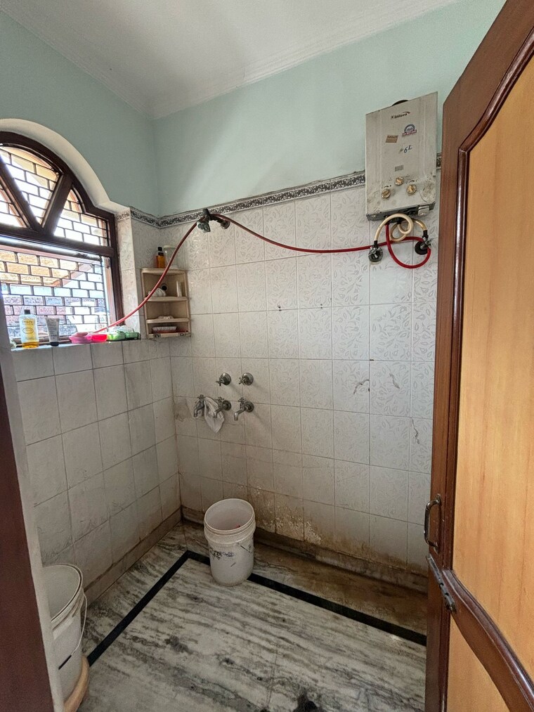 Bathroom, sector 50 6+ Bedroom 136 Sq.Yd. Independent House In Sector 50 Faridabad 8377590