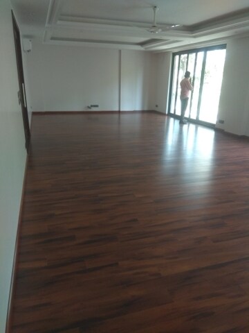 Room in 4 BHK Builder Floor at New Friends Colony – for Rent