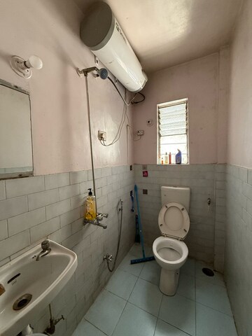 Attached Bathroom in 1 BHK Apartment at Koregaon Park – for Rent