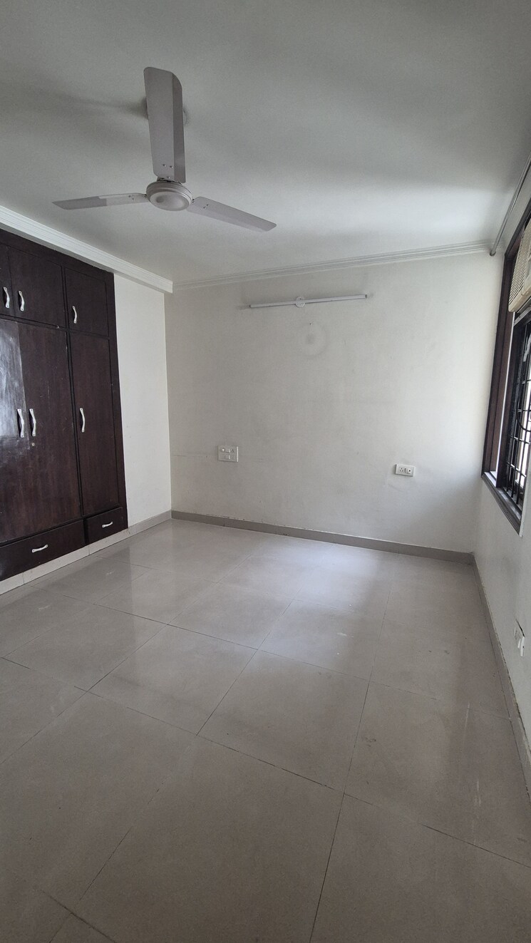 Room, airport-apartments 3 Bedroom 2100 Sq.Ft. Apartment In Sector 47 Gurgaon 8377666