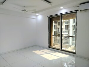 Room in 3 BHK Apartment at L And T Seawoods Residences, Seawoods – for Sale