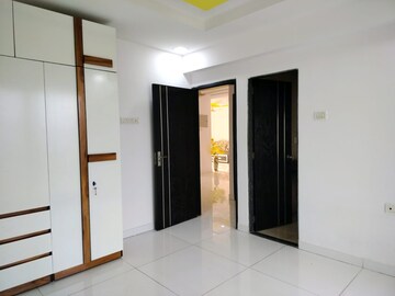 Room in 3 BHK Apartment at L And T Seawoods Residences, Seawoods – for Sale