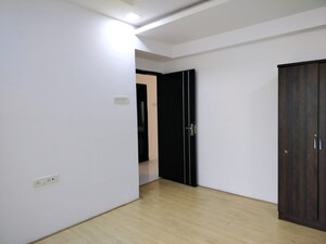 Room in 3 BHK Apartment at L And T Seawoods Residences, Seawoods – for Sale