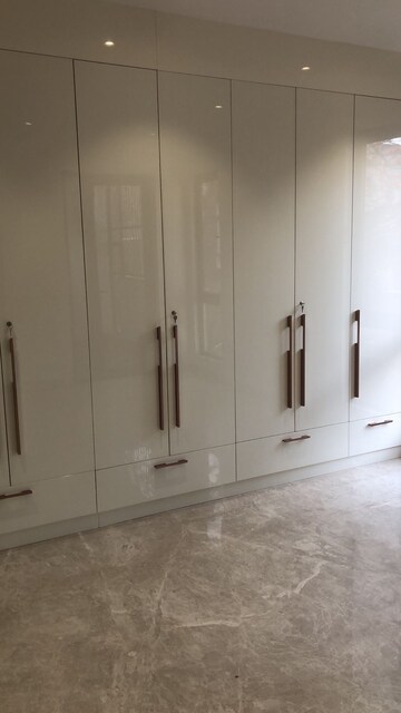 Building Lobby in 3 BHK Builder Floor at South Extension ii – for Rent