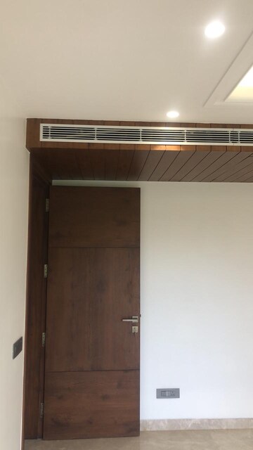 Furnished Amenities in 3 BHK Builder Floor at South Extension ii – for Rent