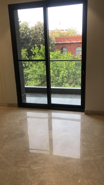 Room in 3 BHK Builder Floor at South Extension ii – for Rent