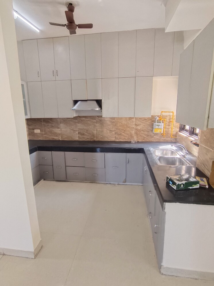 Kitchen, lord-krishna-apartment 4 Bedroom 3250 Sq.Ft. Apartment In Sector 43 Gurgaon 8377876