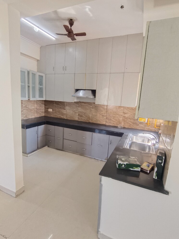 Kitchen, lord-krishna-apartment 4 Bedroom 3250 Sq.Ft. Apartment In Sector 43 Gurgaon 8377876