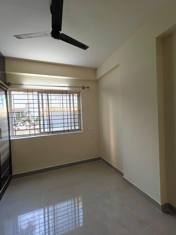 Room in 2 BHK Apartment at Nirman Sonestaa Silver Oak, Thubarahalli – for Rent