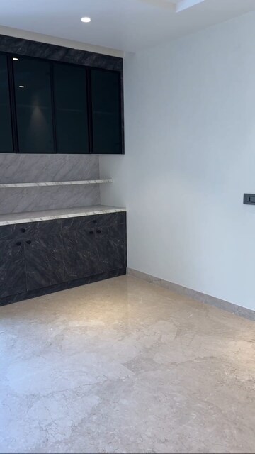 Room in 3 BHK Builder Floor at Malcha Marg – for Sale
