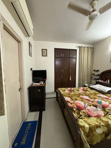 Bedroom in 2 BHK Apartment at Ashoka Group Housing Society, Sector 56 – for Rent