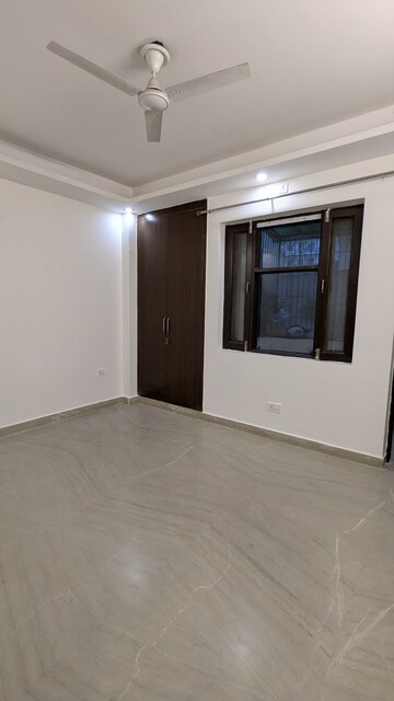 Room in 4 BHK Builder Floor at Sector 43 – for Rent