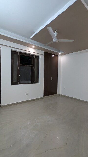 Room in 4 BHK Builder Floor at Sector 43 – for Rent