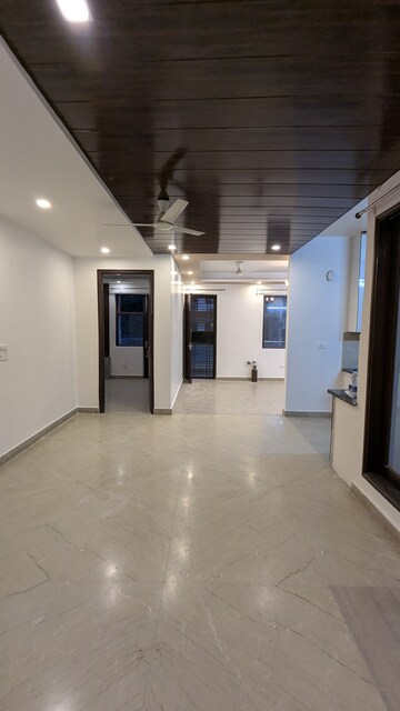 Room in 4 BHK Builder Floor at Sector 43 – for Rent