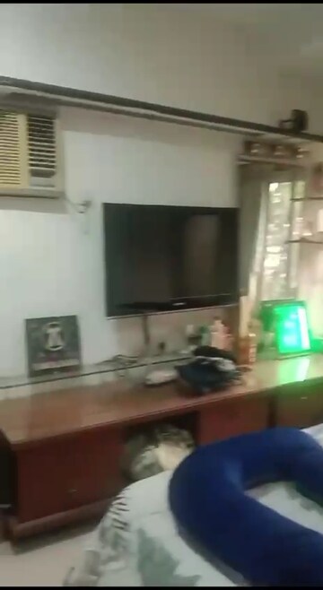Bedroom in 2 BHK Apartment at Khar West – for Rent