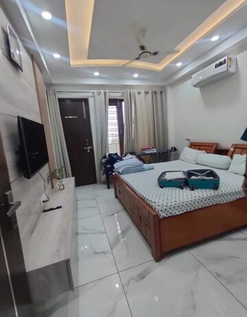 Master Bedroom in 4 BHK Builder Floor at Saket – for Rent