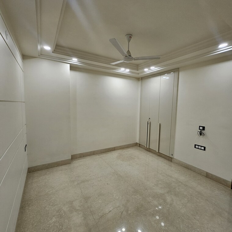 Room, new rajinder nagar 4 Bedroom 380 Sq.Yd. Builder Floor In New Rajinder Nagar Delhi 8378060