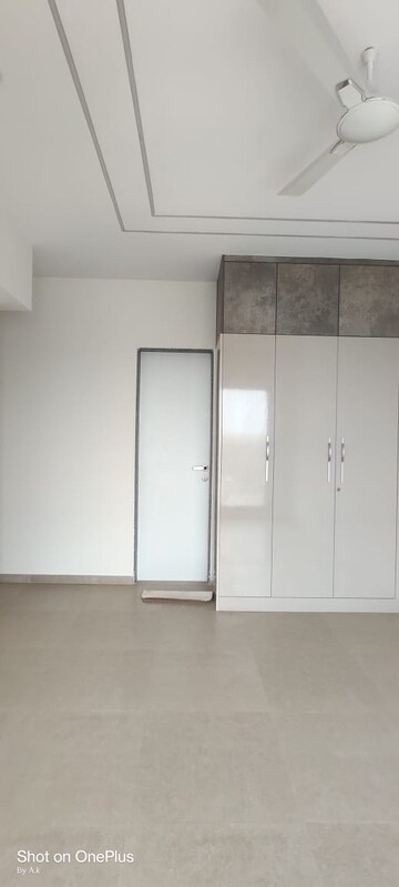Room in 2 BHK Apartment at Kanakia Silicon Valley, Powai – for Rent
