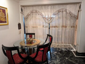 Living Room in 2 BHK Apartment at Unitech Heritage City, Sector 25 – for Rent