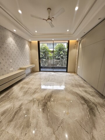 Room in 3 BHK Builder Floor at Malcha Marg – for Sale