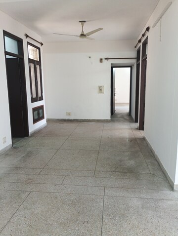 Room in 3 BHK Apartment at Kendriya Vihar 2, Sector 82 – for Rent