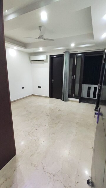 Room in 4 BHK Independent House at Hauz Khas – for Rent