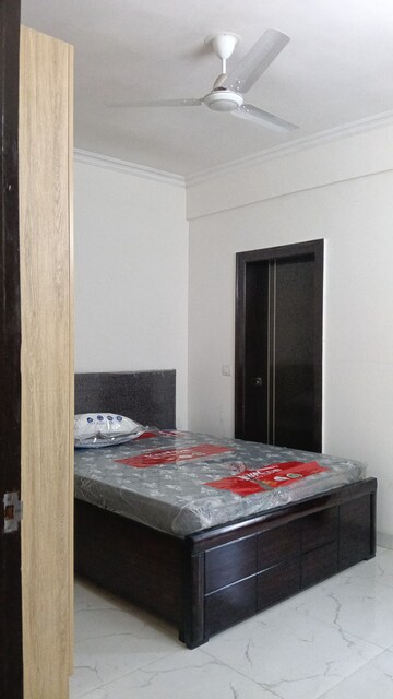 Bedroom in 2 BHK Apartment at Sector 14 – for Rent
