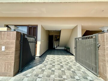 Bedroom in 4 BHK Independent House at Kishanpura – for Sale
