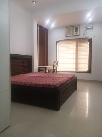 Bedroom in 4 BHK Builder Floor at Sector 51 – for Rent