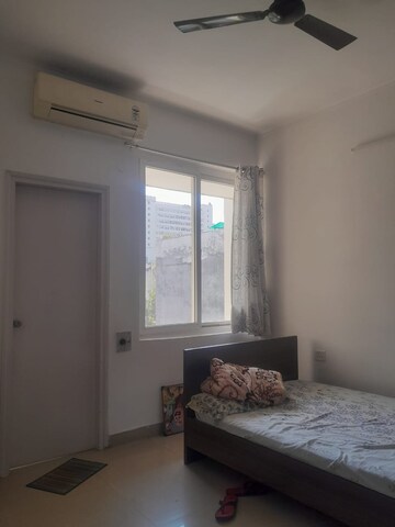 Room in 4 BHK Builder Floor at Sector 51 – for Rent