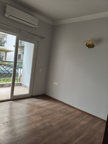 Room in 3 BHK Apartment at Central Park Flower Valley Aqua Front Towers, Sohna Sector 33 – for Rent