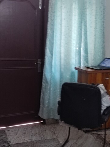 Furnished Amenities in 3 BHK Builder Floor at Malviya Nagar – for Rent