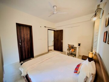 Bedroom in 4 BHK Builder Floor at Golf Course Road – for Rent