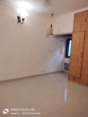 Room in 2 BHK Apartment at Vasant Kunj – for Rent