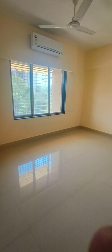 Room in 3 BHK Apartment at Hubtown Greenwoods, Vartak Nagar – for Sale
