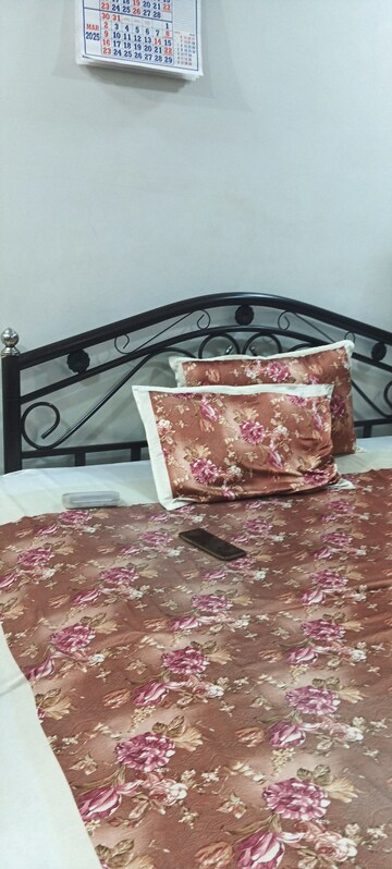 Furnished Amenities in 1 RK Apartment at Vile Parle West – for Rent