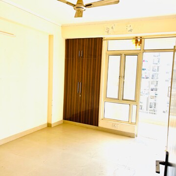 Room in 3 BHK Apartment at Supertech Ecovillage I, Sector 1 Greater Noida – for Rent